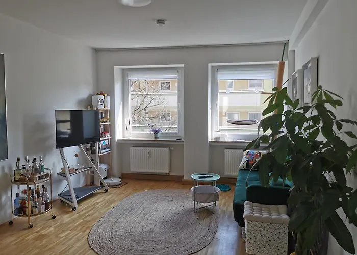 Center Schwabing Spacious Flat